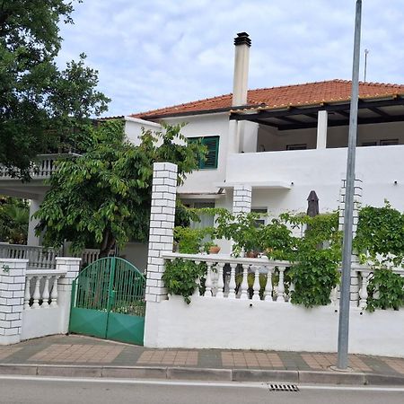 Apartmani Juricev Vodice Bagian luar foto
